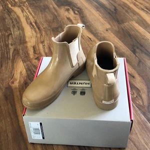 Tan Hunter Chelsea Boots ☂️☔️